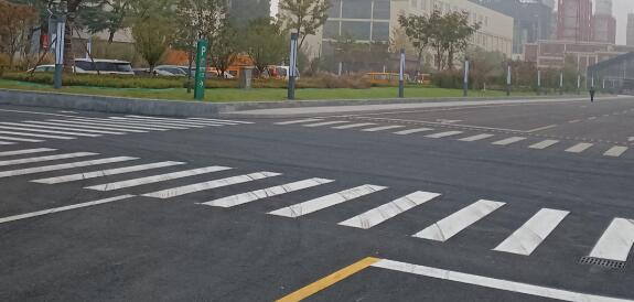 昆山廠區(qū)道路劃線施工隊(duì)?找飛揚(yáng)市政 昆山廠區(qū)道路劃線施工隊(duì)?找飛揚(yáng)市政