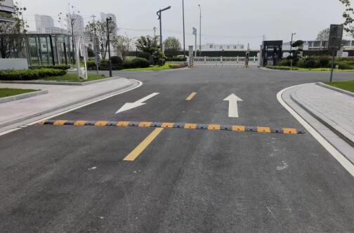 蘇州工廠地面劃線,選飛揚(yáng)市政,專業(yè)施工,安全無憂! 蘇州工廠地面劃線,選飛揚(yáng)市政,專業(yè)施工,安全無憂!